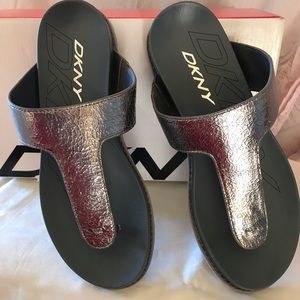 DKNY / SHAWNA / GUNMETAL/ THONG FLIP FLOP